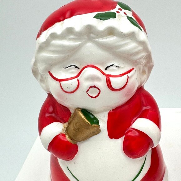 Vintage Mr. & Mrs. Santa Claus Salt & Pepper Shakers Ceramic Christmas Decor - Picture 6 of 10